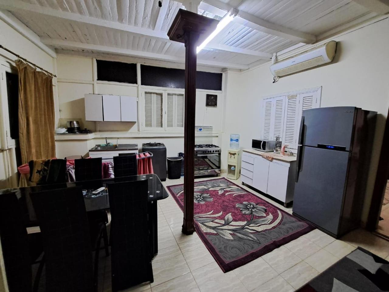 Apartment 2-bedrooms With Quiet Sitting Area In Front Of It