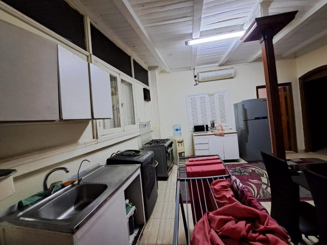 Apartment 2-bedrooms With Quiet Sitting Area In Front Of It *