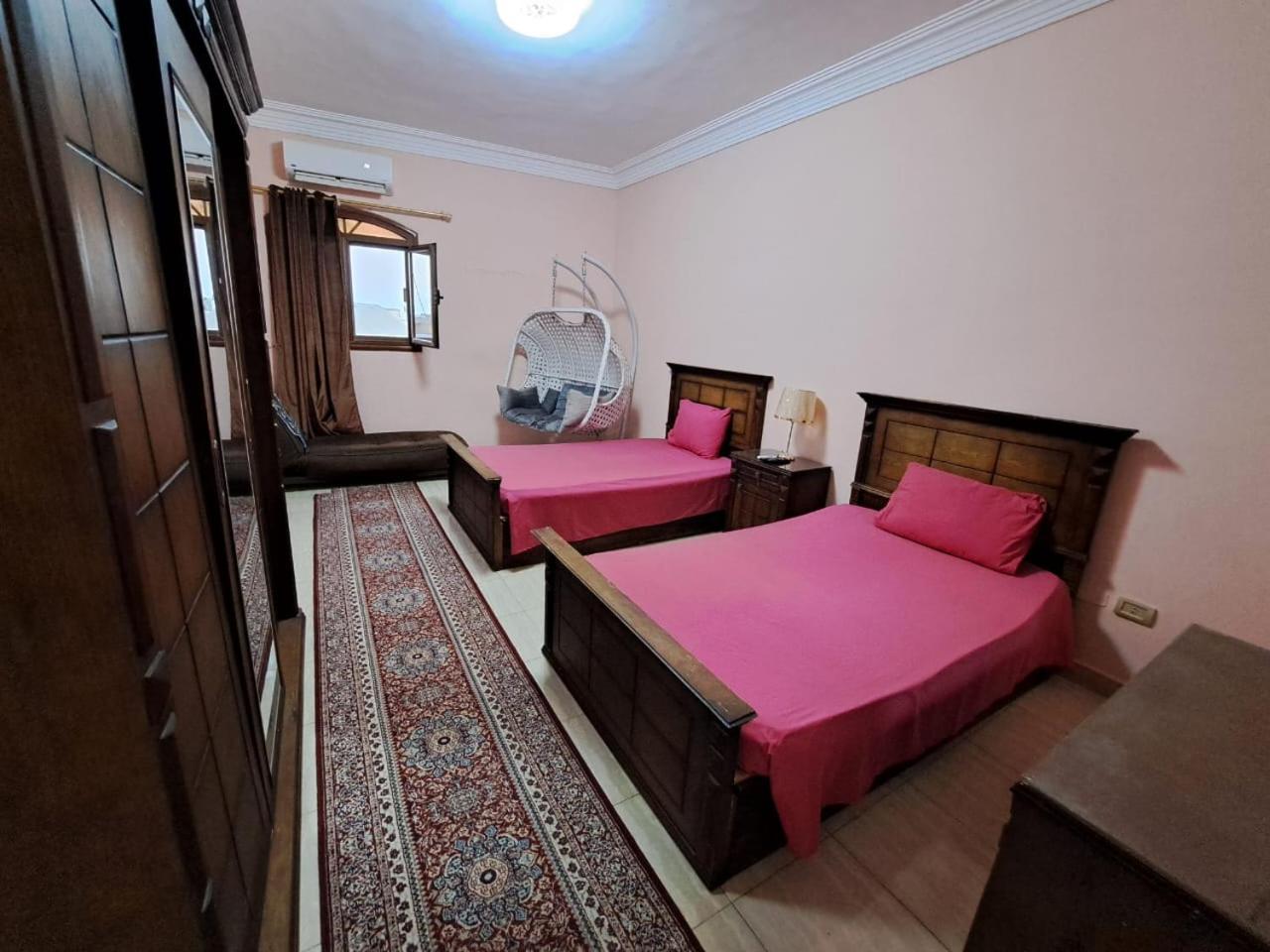 Apartment 2-bedrooms With Quiet Sitting Area In Front Of It